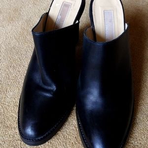 MICHAEL KORS SIZE 8 MULES/CLOGS BLACK LEATHER